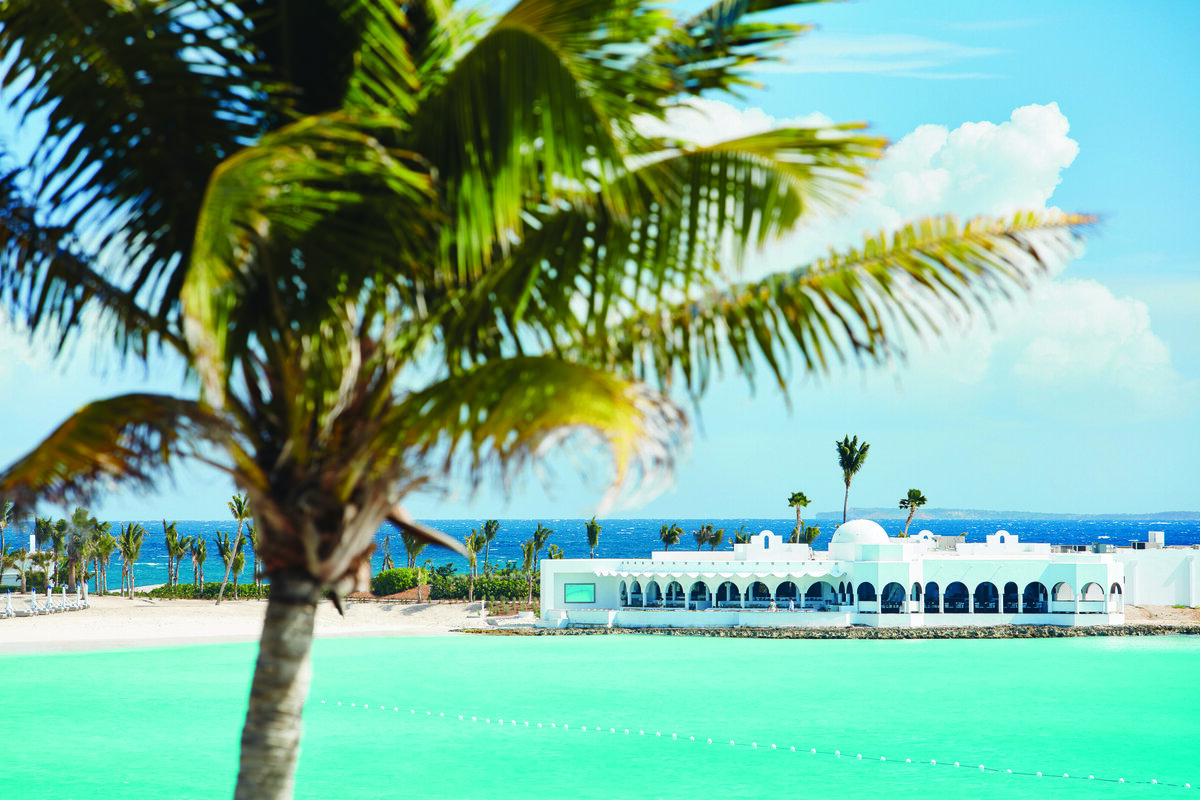 palm tree and beautiful view of Belmond Bellini Club resort