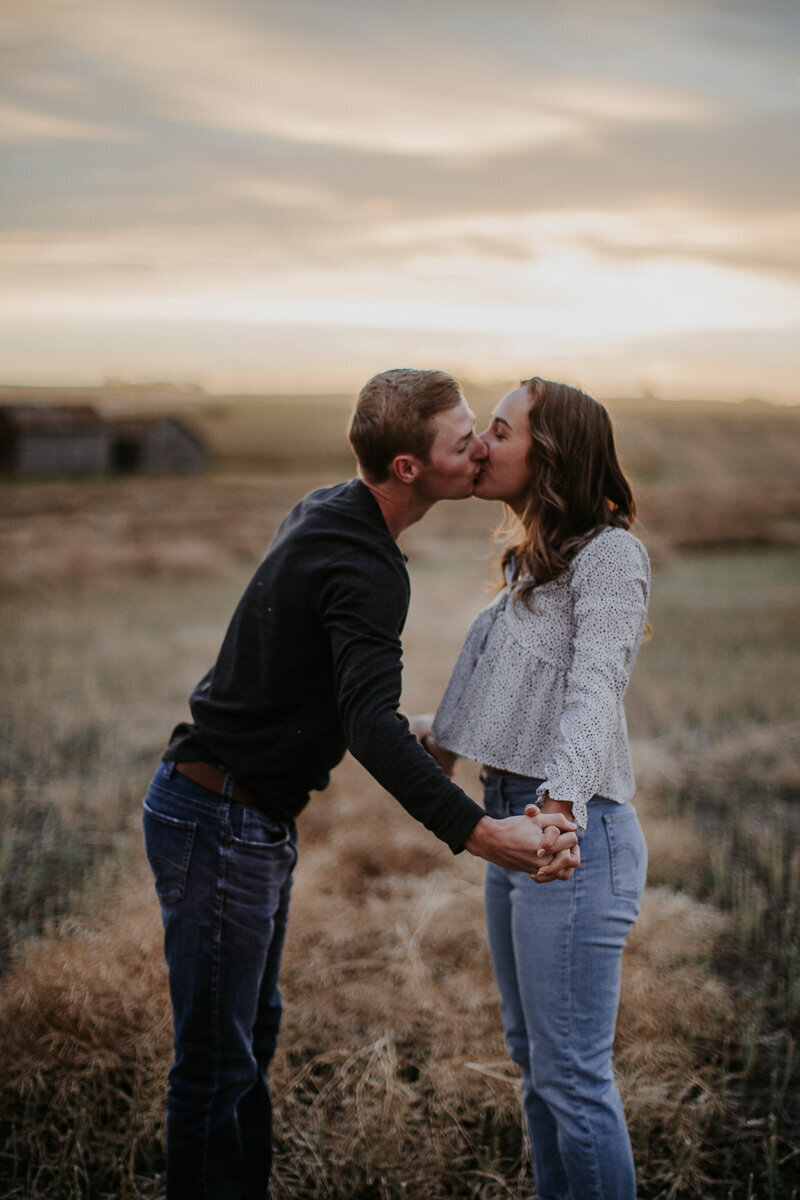 lumy+co_badlands-local-buffalo-jump-engagement-photographer-43