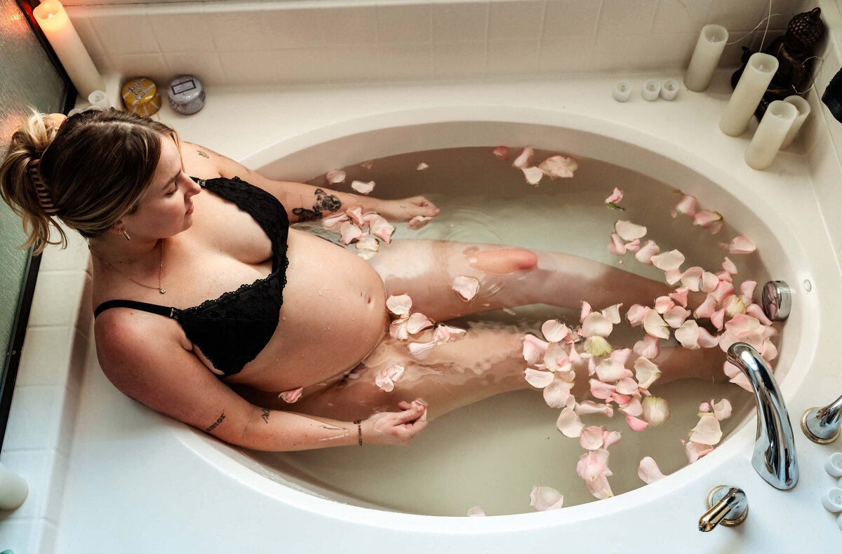 using-flower-petals-in-water-during-labor