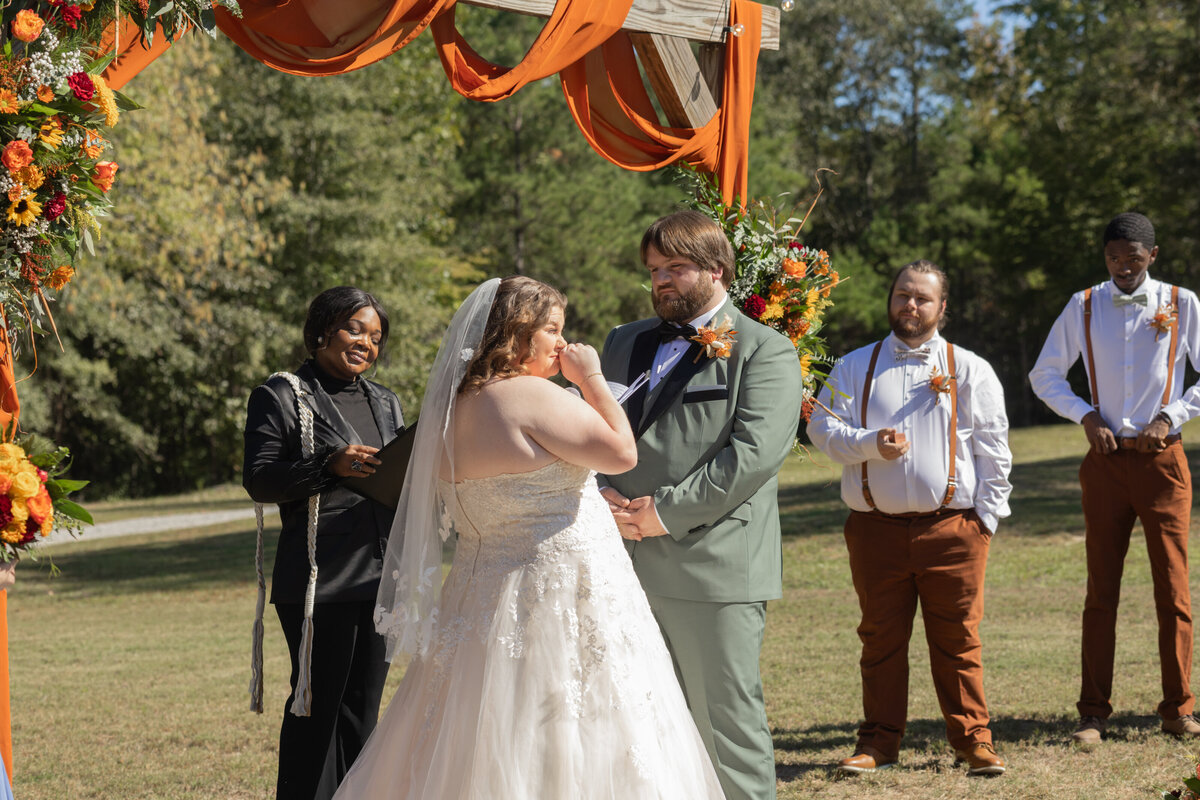 bride-and-groom-the-hidden-cabin