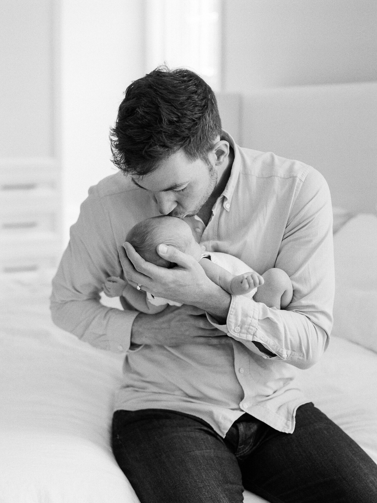 modern-indoor-newborn-richmond-va-photos-amy-nicole-photography-0037