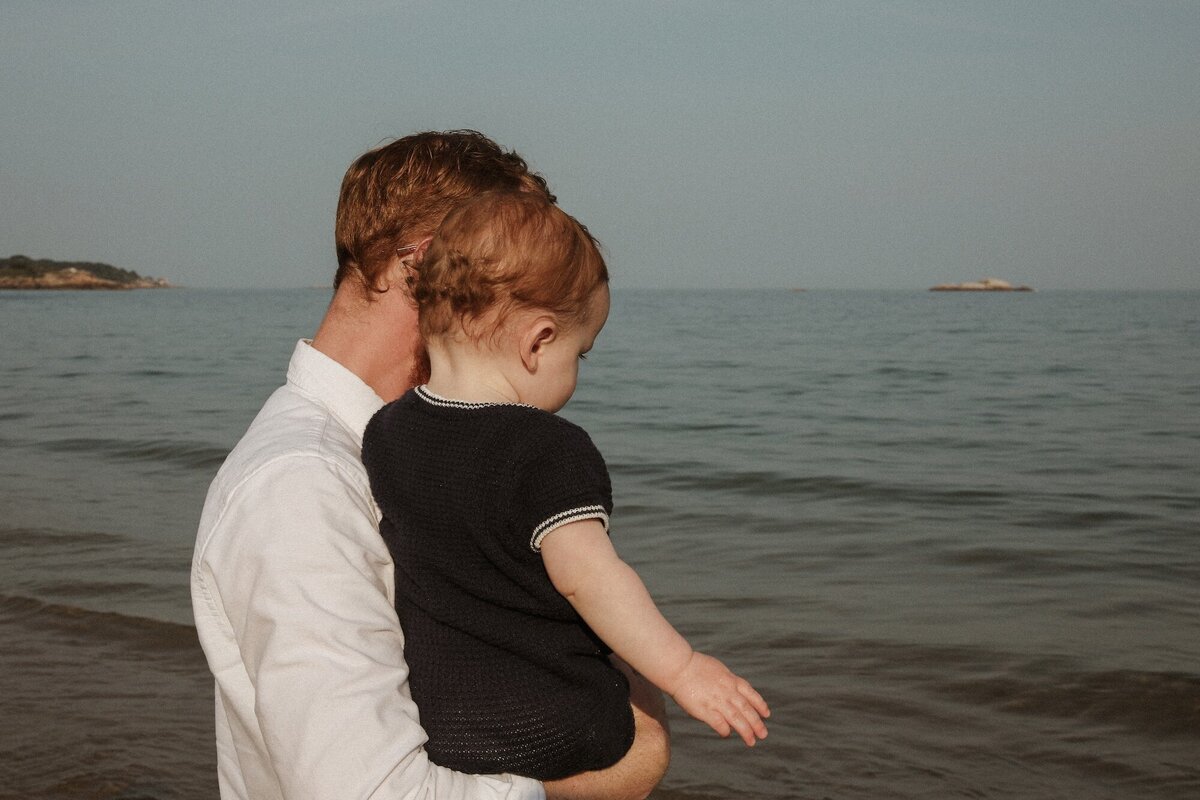 family-photography-boston-manchester-by-the-sea-singing-beach-8