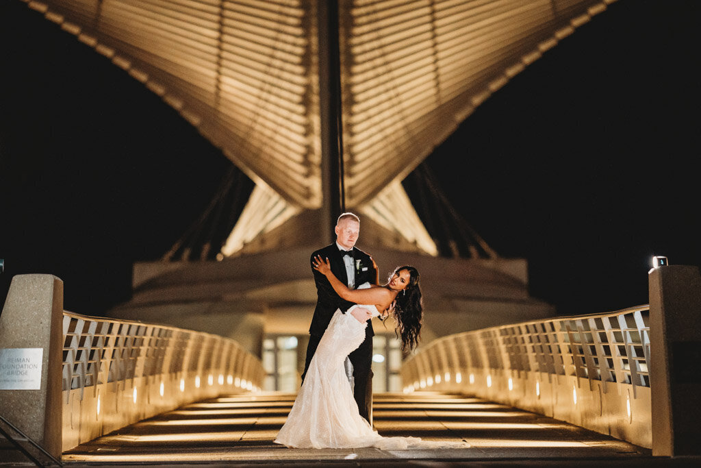 133-Milwaukee-Art-Mueseum-Wedding-Lauren-Ashley-Studios