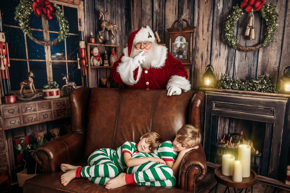 Huntsville Alabama Mini Sessions Christmas Holiday Themed Santa Baking Studio3