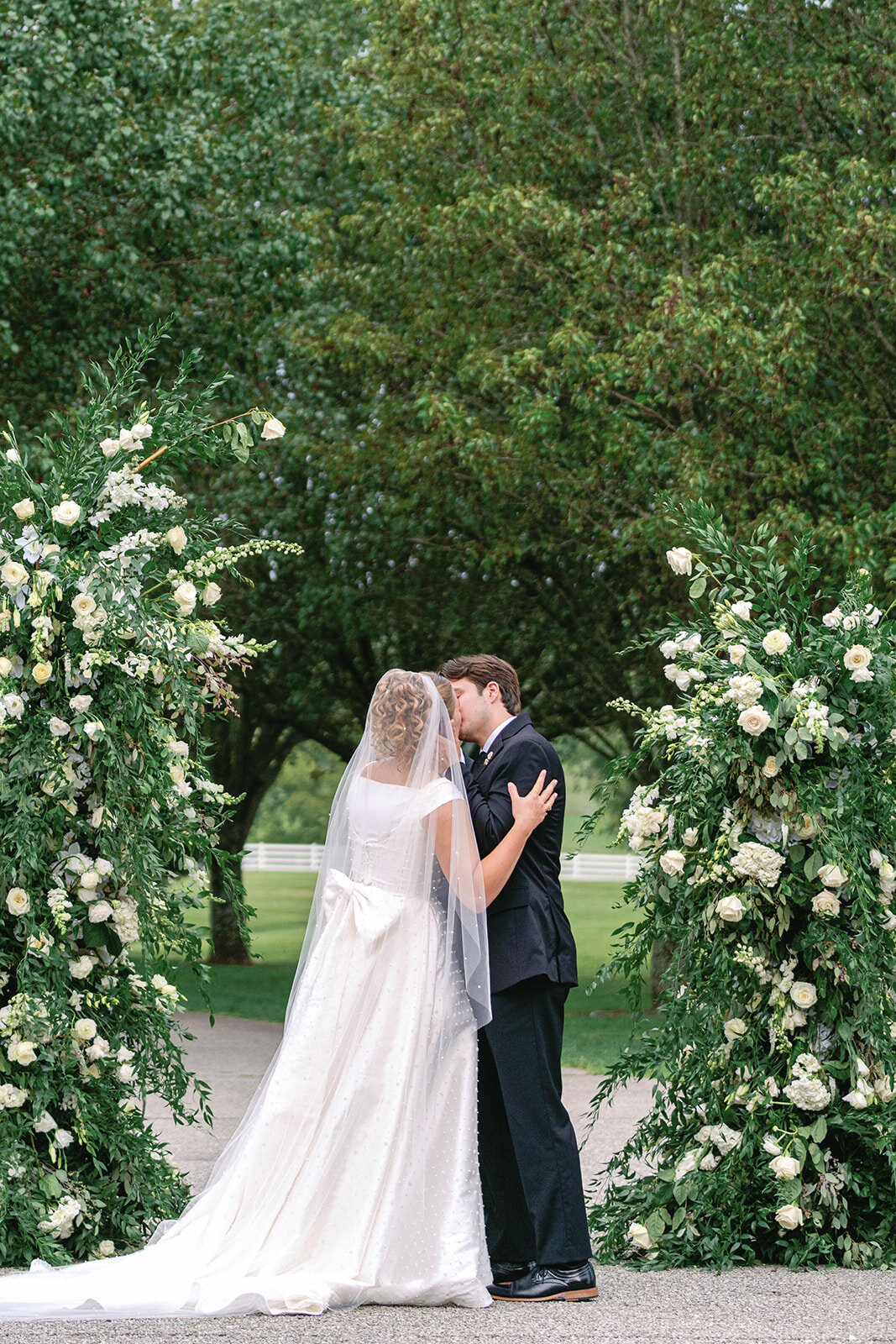 Outdoor wedding ceremony at Passerine Hills Estate in Tennessee