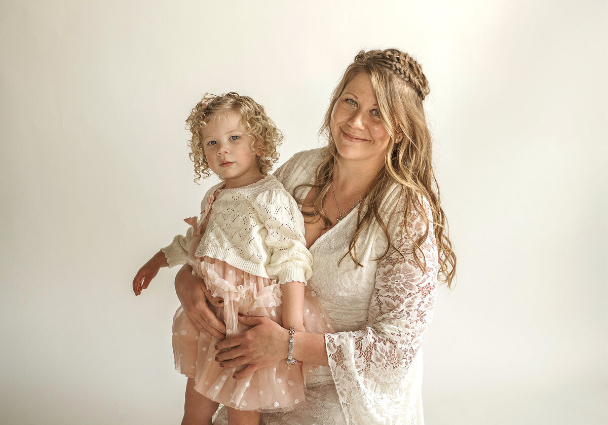 Buffalo NY WNY and Rochester NY family photographer. Lewiston ny williamsville ny amherst ny clarence ny newfane ny lockport ny medina ny family photographer mommy and me photography
