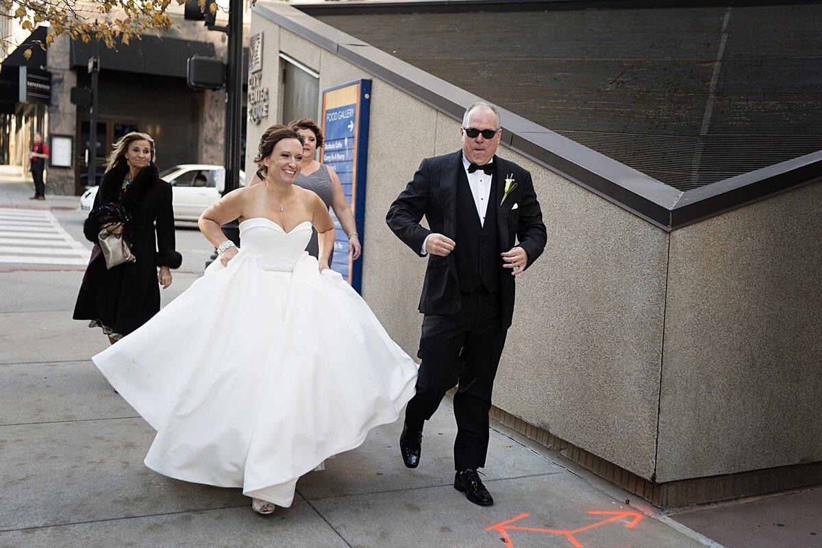 The Hotel President Wedding Images- Corrigan Rooftop Station Wedding Images- Kansas City, MO- KC Wedding-Photographer-Emily-Lynn-Photography_0008