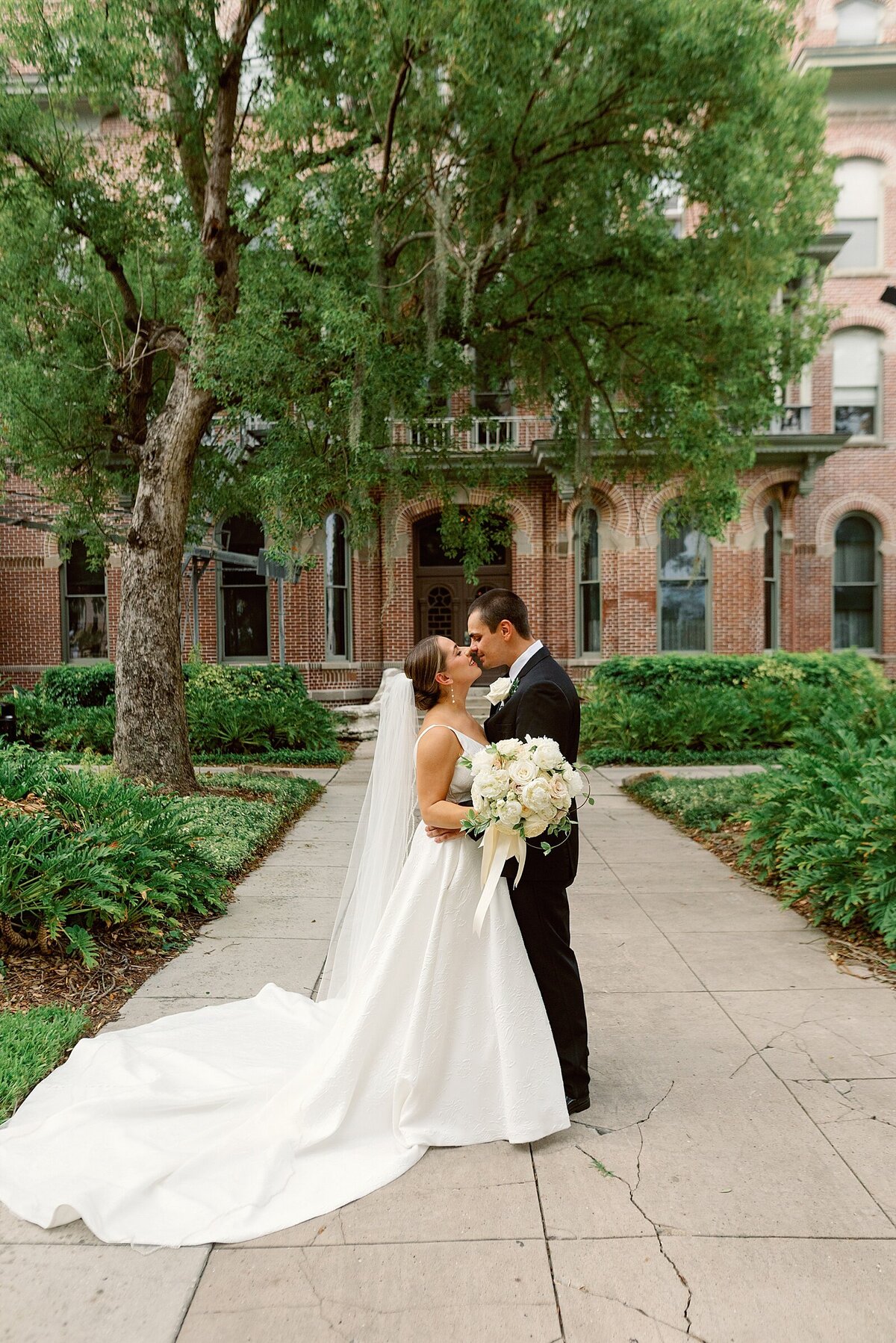 Oxford-Exchange-Tampa-Florida-Wedding_0025