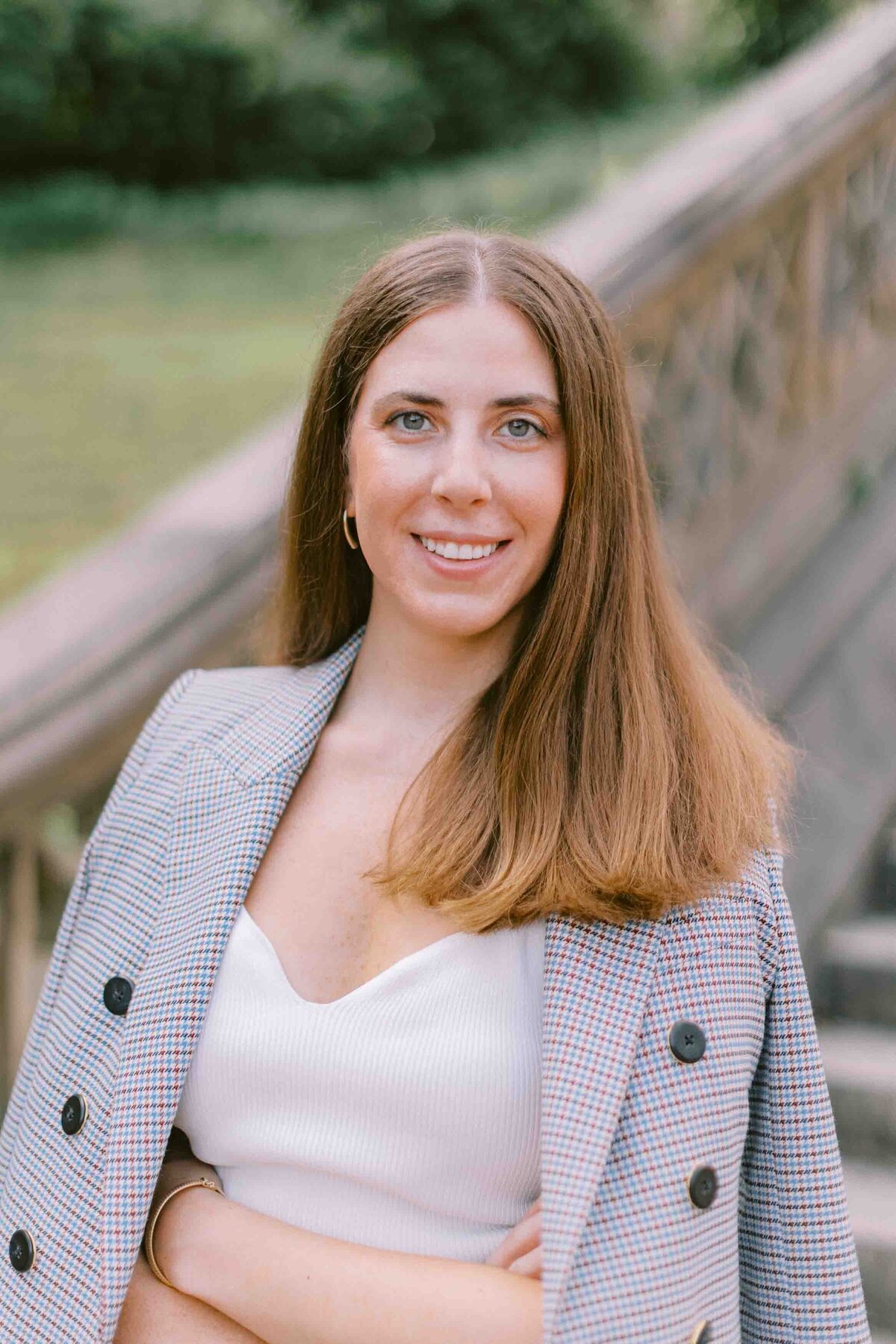 Woman crossing her arms and smiling for her professional headshot