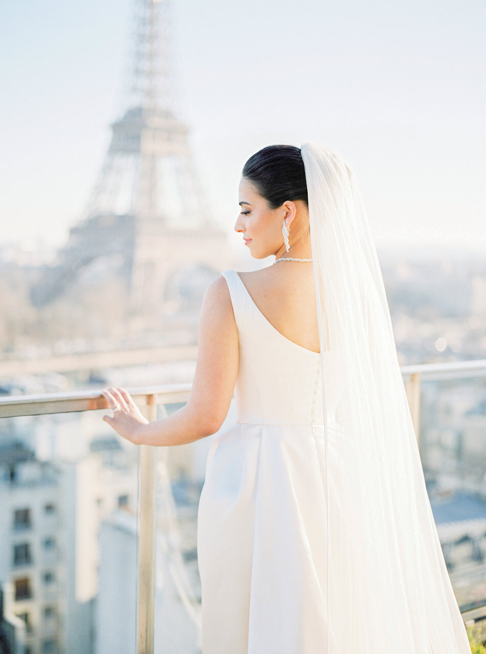 Philippa-Lepley-wedding-gown-Paris-wedding-etvoilaweddings