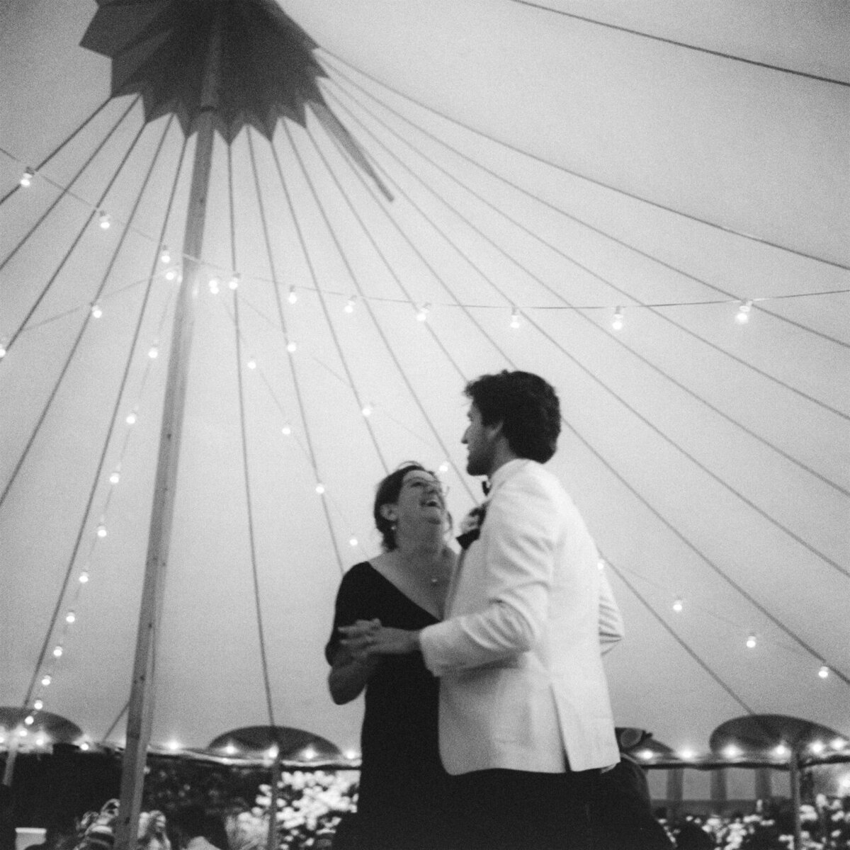 Luxury-Montreal-film-wedding-photographer-raphaellegranger-2