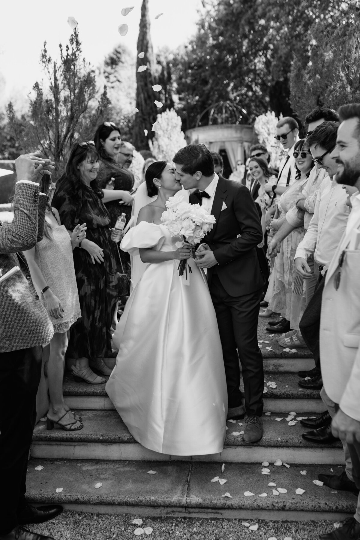 confetti-wedding-photo