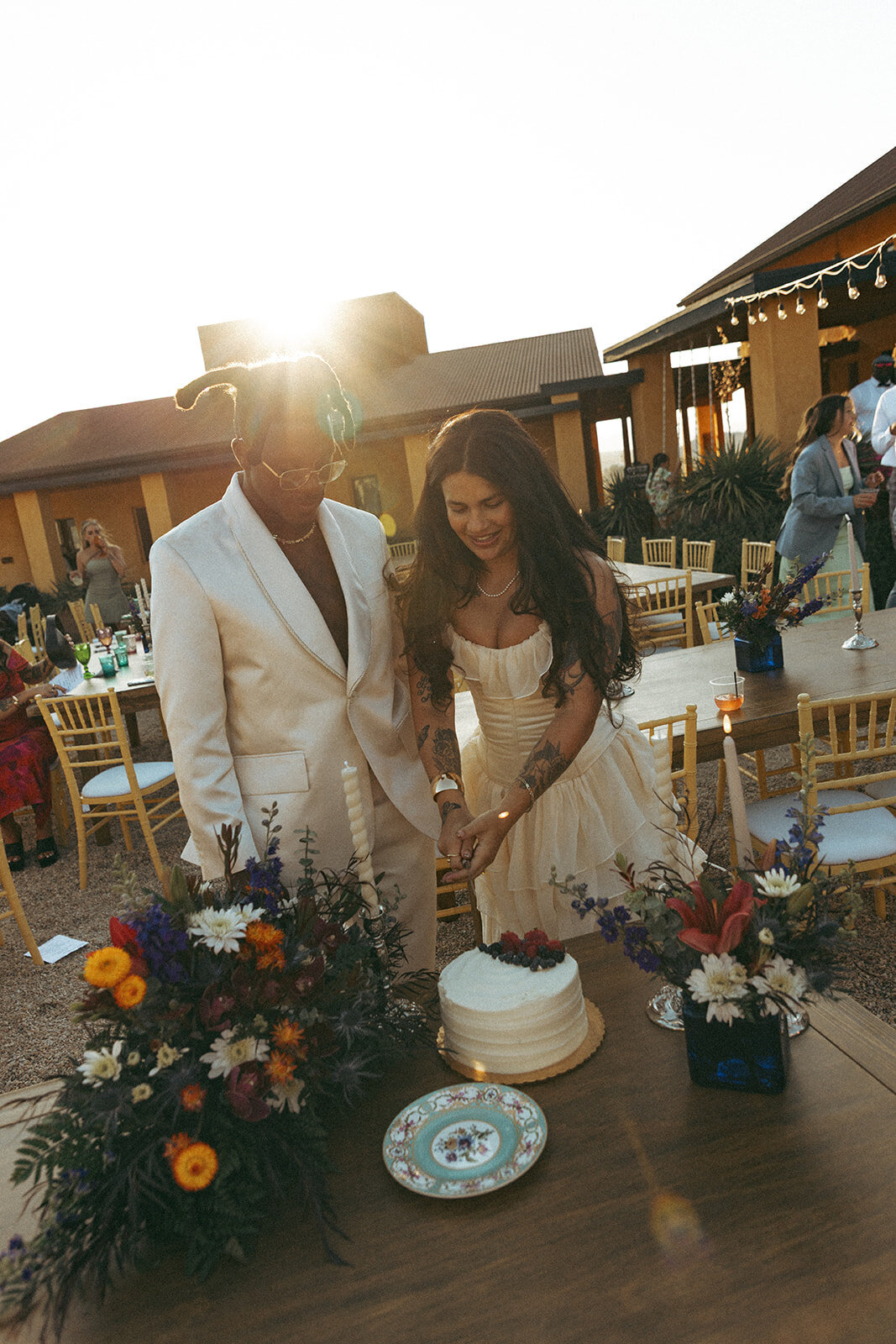 Faye-Fern-Creative-GoldenVibesPhoto-Sacred-Sands-Joshua-Tree-Wedding-Richie-James-Clara-Critchfield-Reception-37