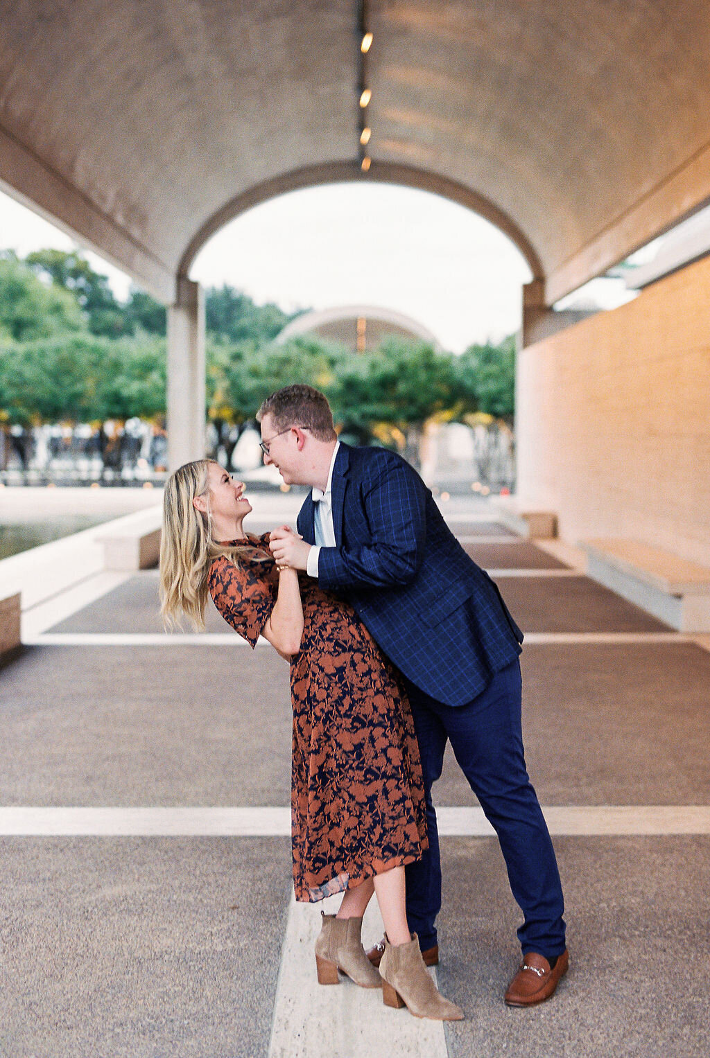 08-texas-spring-engagement-portraits