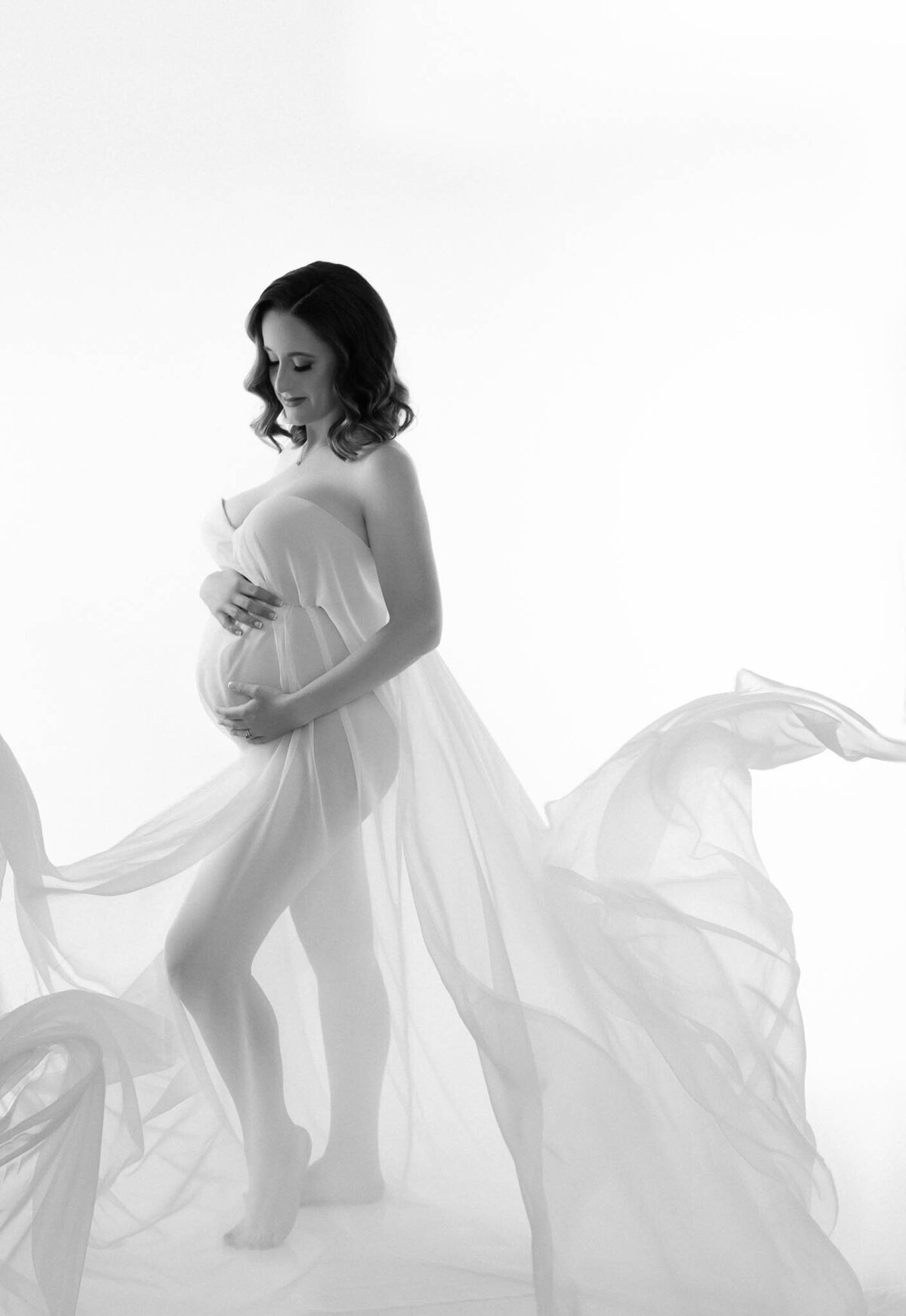 white fabric  maternity photoshoot orlando
