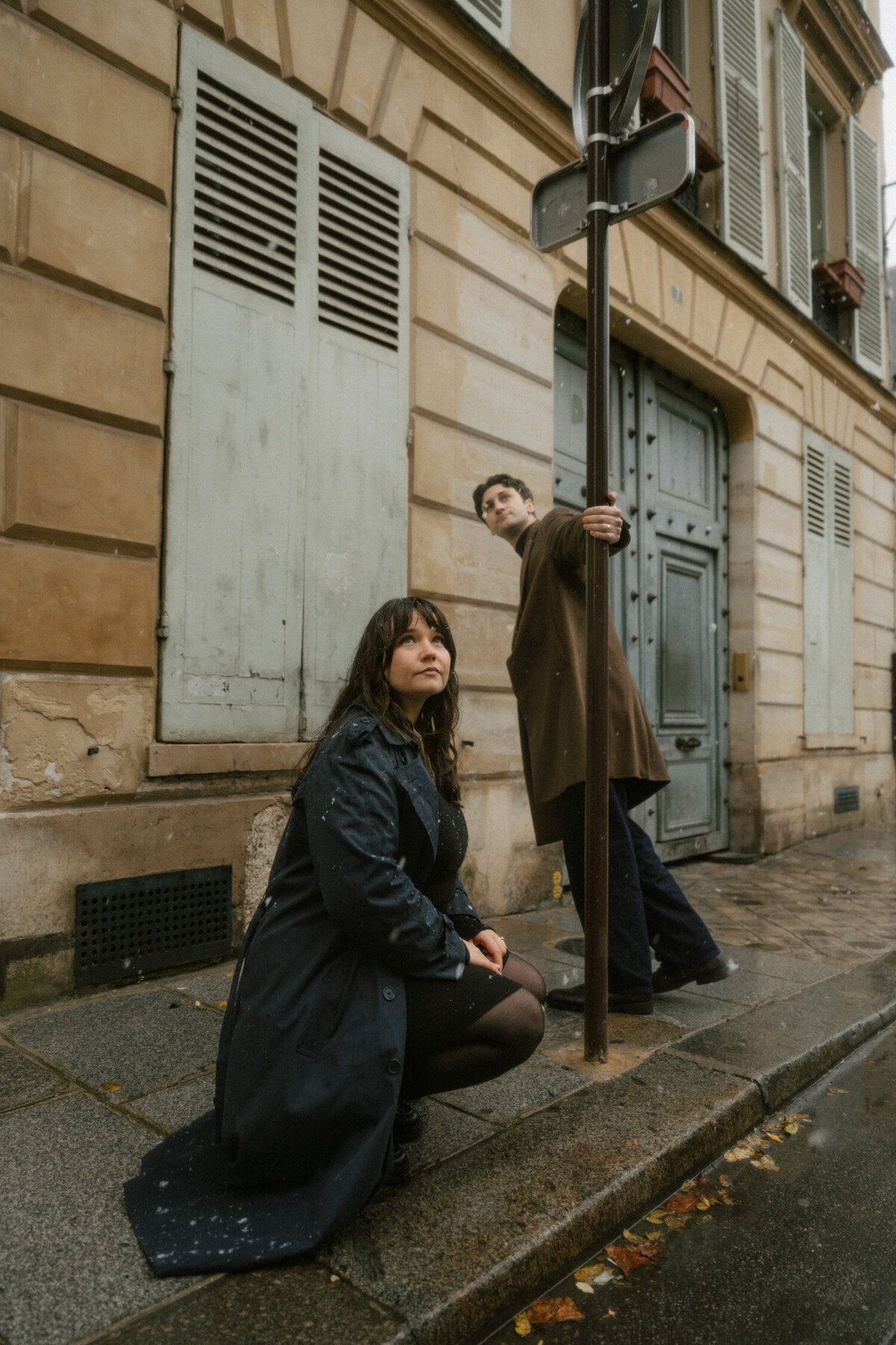 snowy-couples-photoshoot-place-des-voges-paris-28