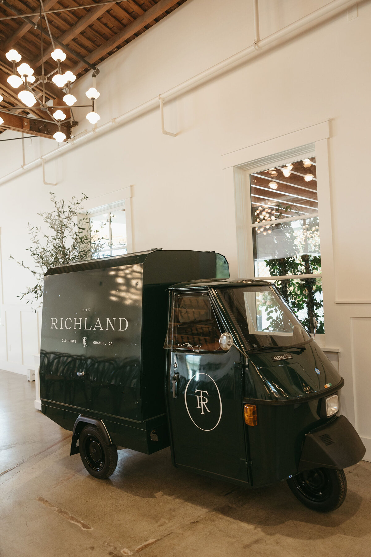 pretty-palm-leaf-event-co-tiffany-and-nick-wedding-at-the-richland-2