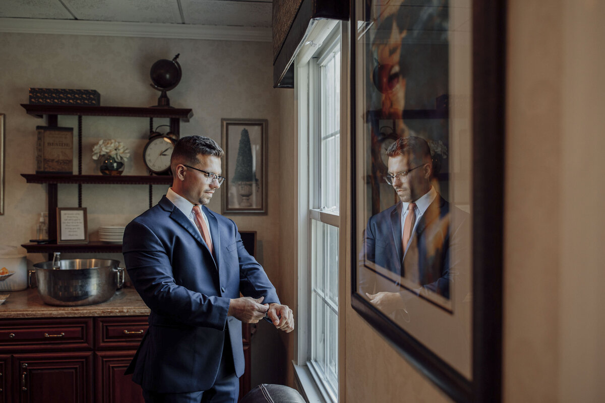 English Manor | Groom getting ready in grooms suite before wedding | Ocean Township, New Jersey