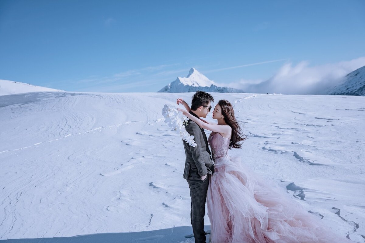 Helicopter wedding photoshoot, Dragon Fly Peak, Wanaka.