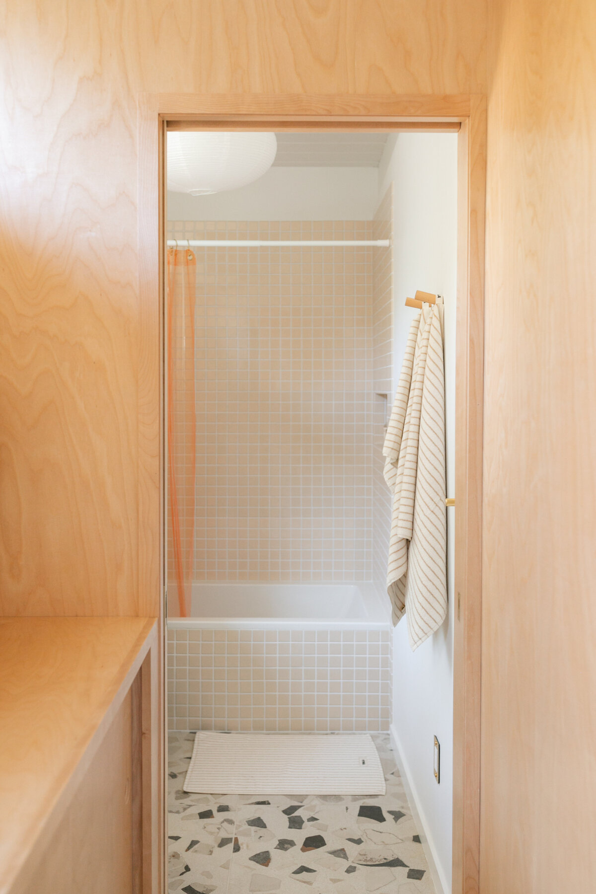 KOCINSKI-MCM-GUEST-BATH-RENO-DIGITAL--8