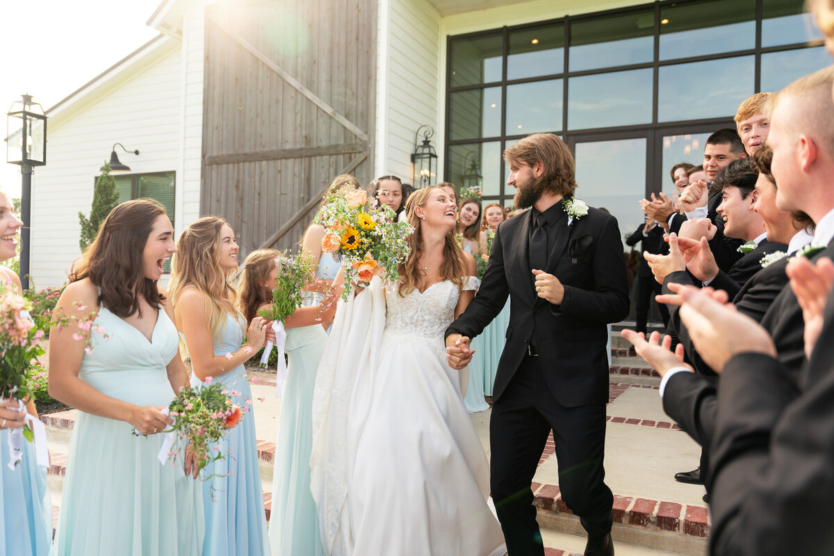 Austin Texas Wedding Couple with bridesmaids and groomsmen