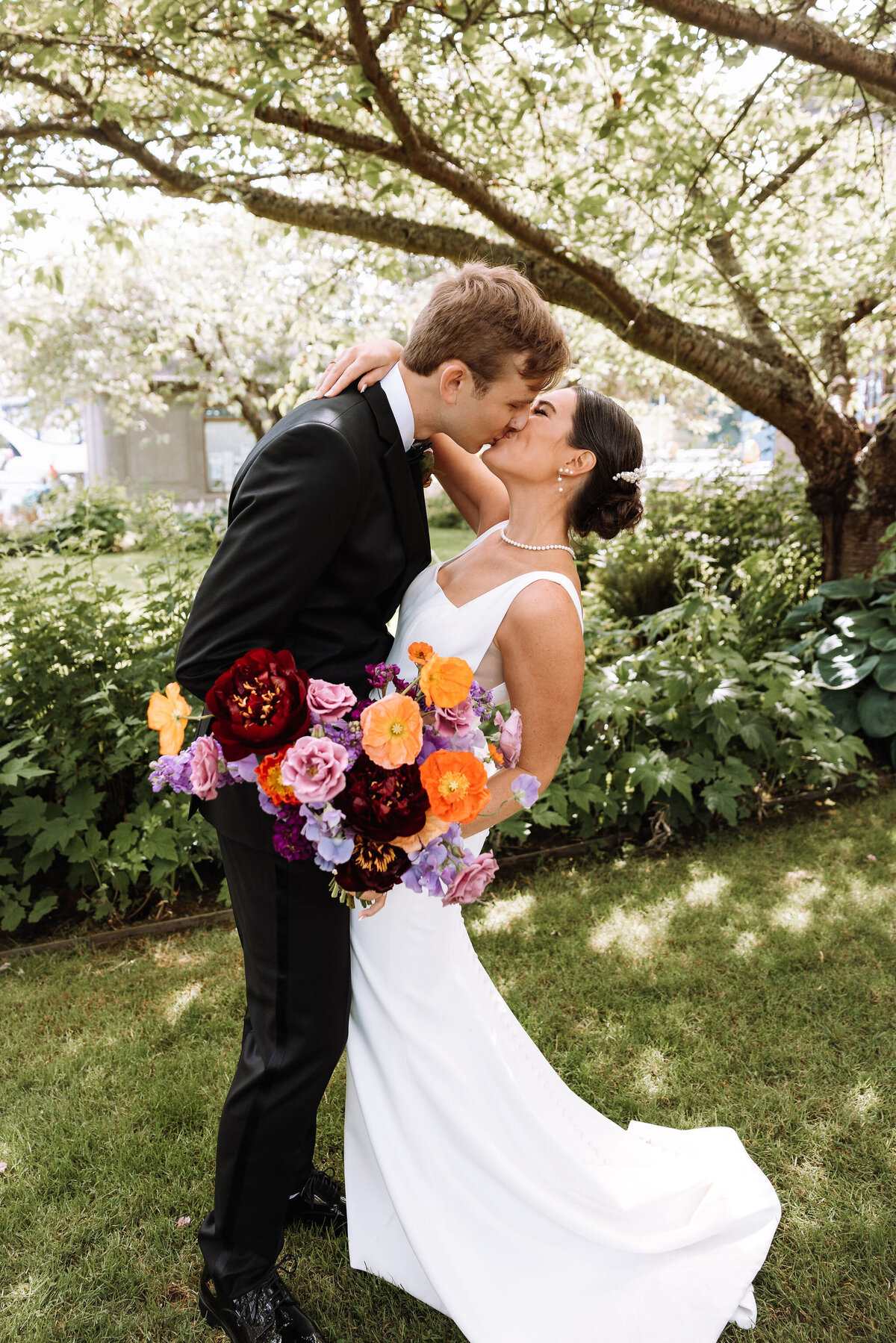 Colorful-Wedding-Olympic-Rooftop-Flora-Nova-Design-Seattle-00019