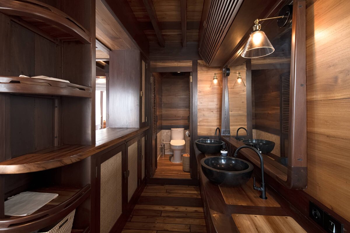 Sanya Luxury Yacht Charter Raja Ampat Bathroom 1
