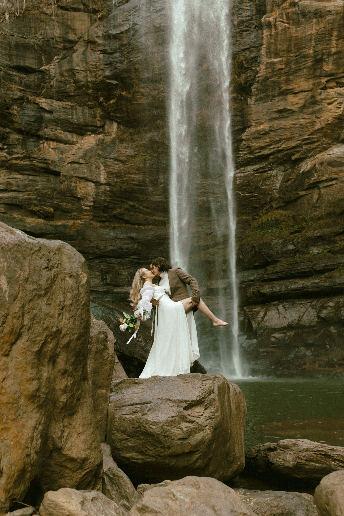 toccoa-falls-georgia-waterfall-whimsical-elegant-elopement-7