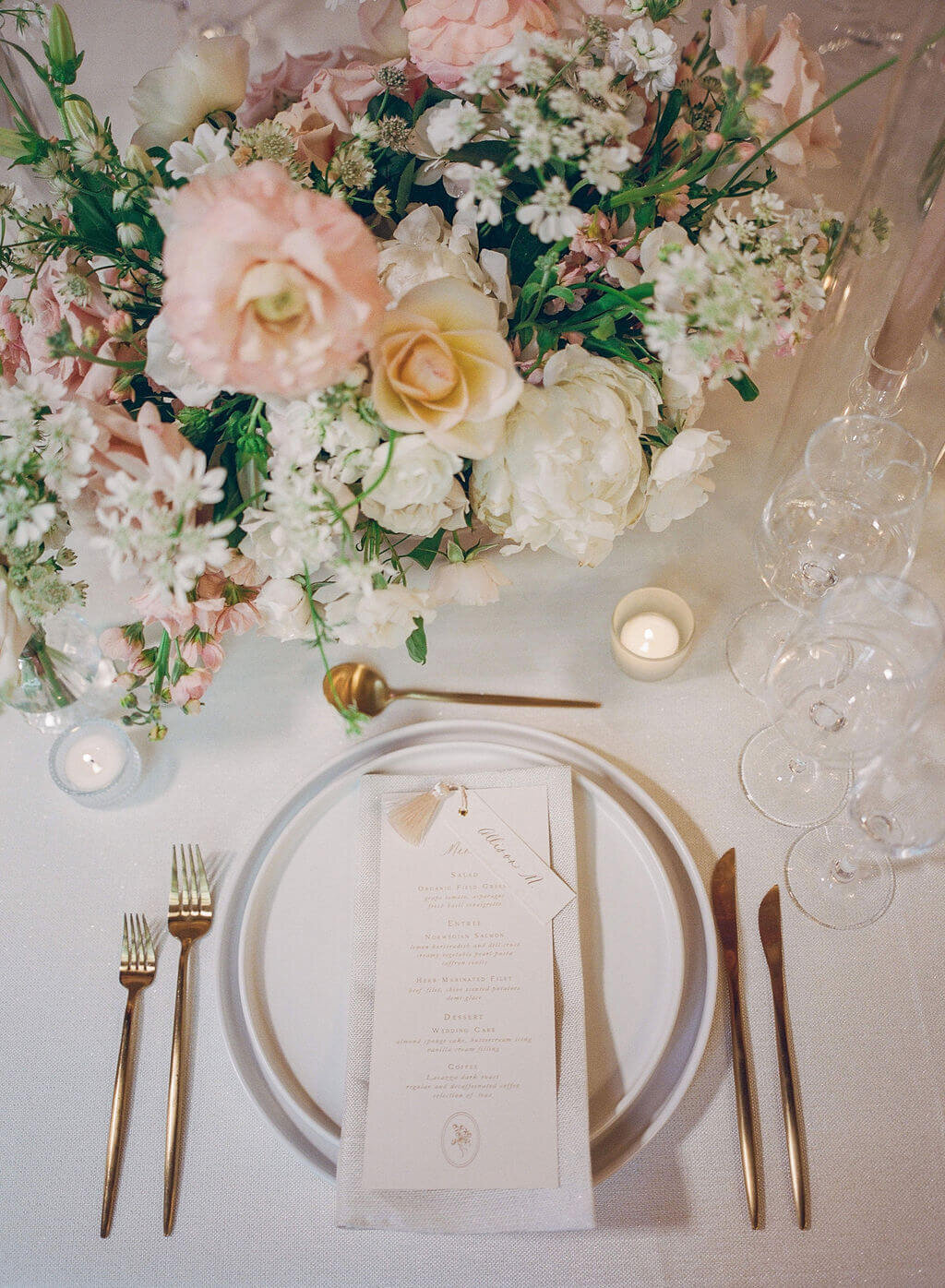 molly-luke-wedding-place-setting-springvale-floral