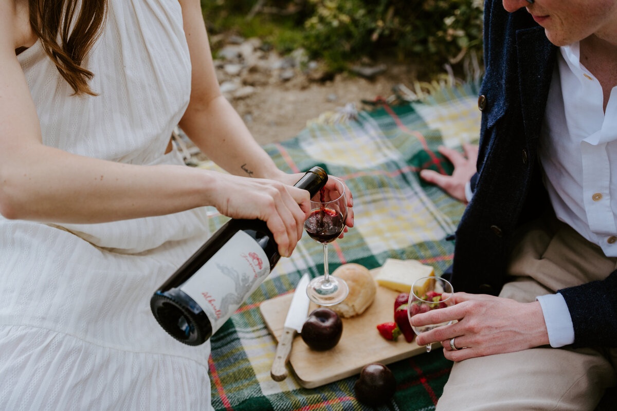 Couple having a picnic above the Amalfi Coast.
