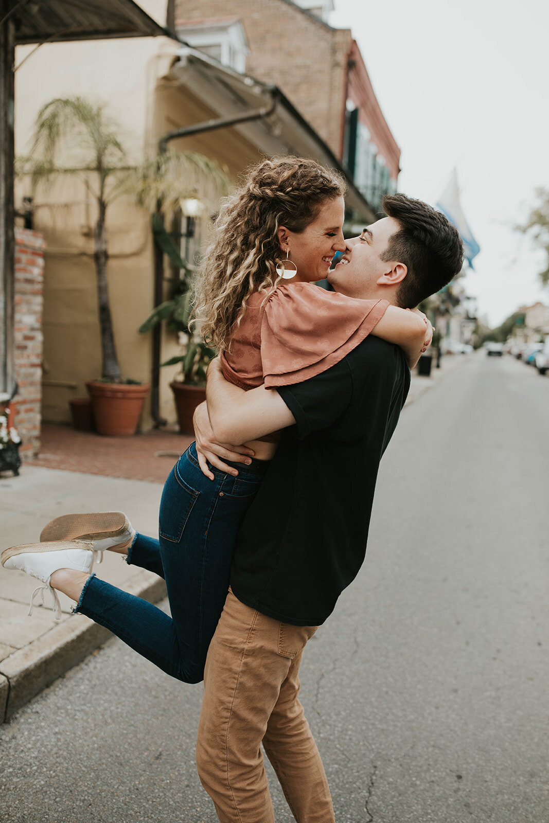 cafe-du-monde-new-orleans-engagement-photo-19