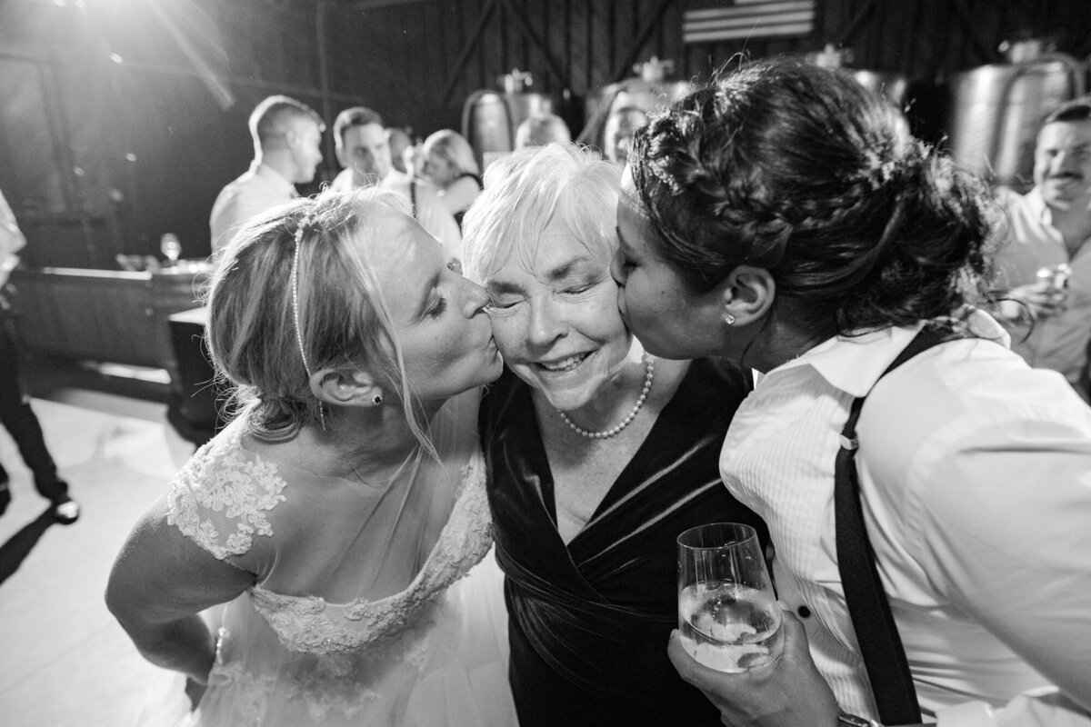 Saltwater-farm-vineyard wedding-photographer-stonington-CT-4