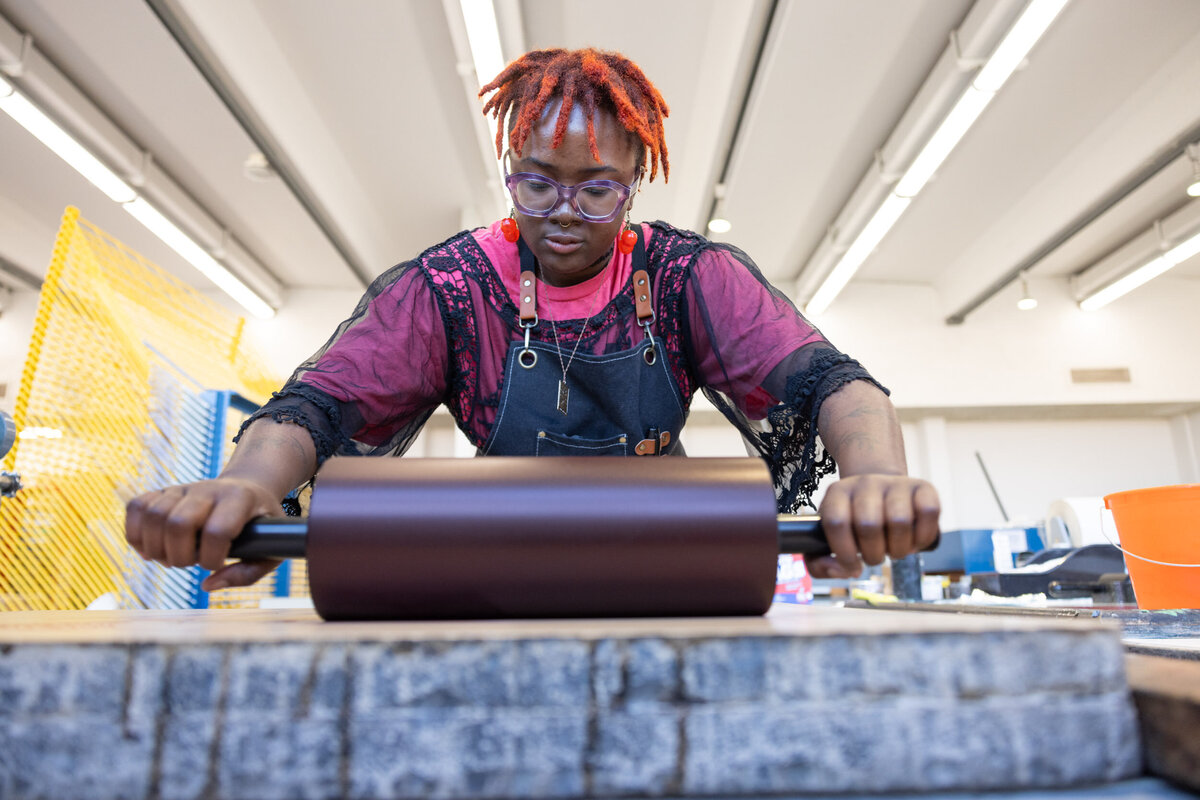 ct-brand-photographer-PrintMakiner-hartford-art-school
