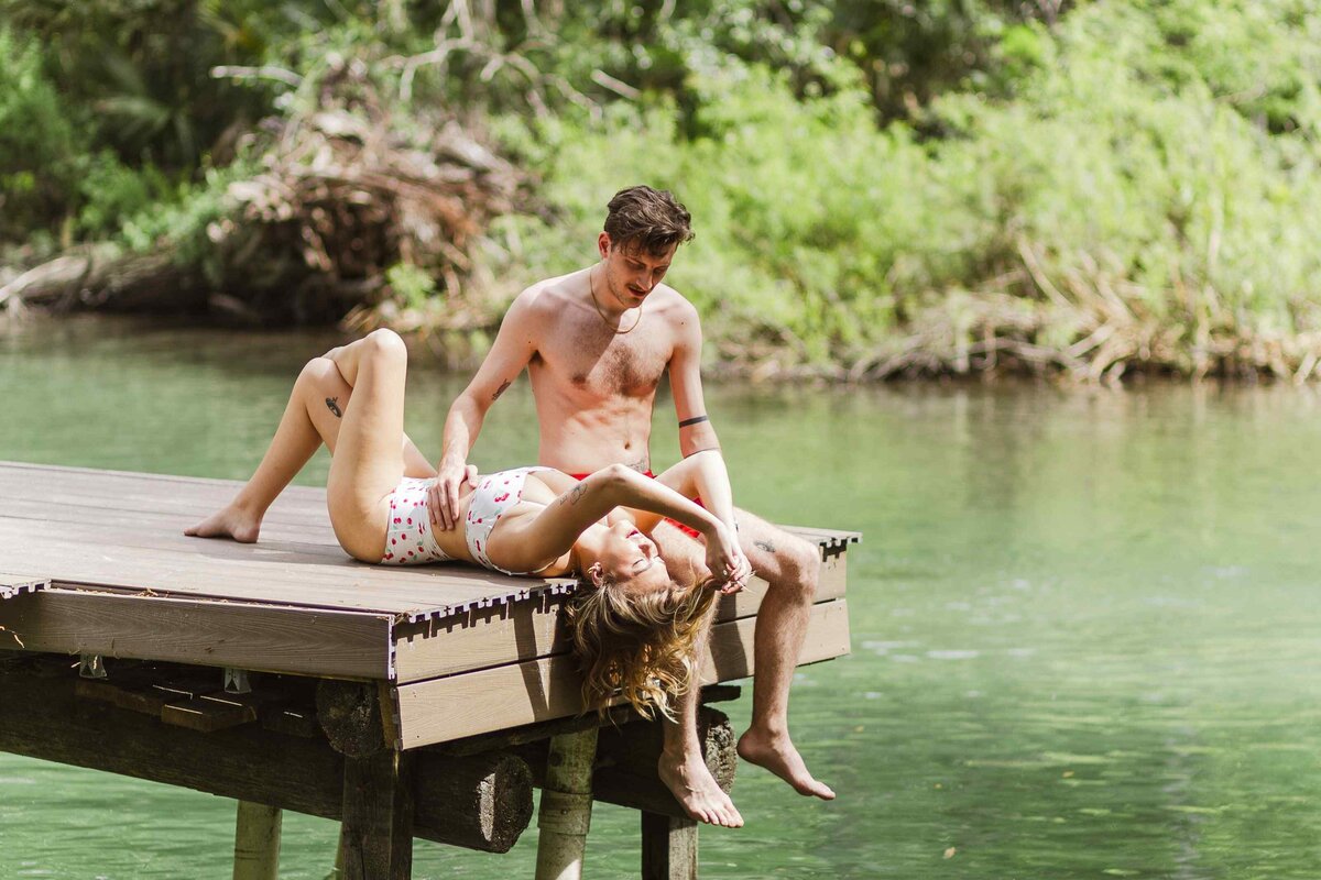 02-couple-on-dock