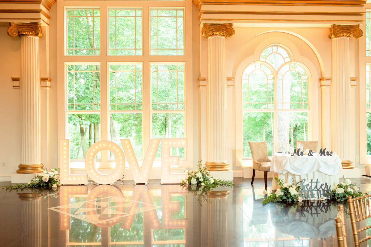 Love light sign and sweetheart table at The Riverview.