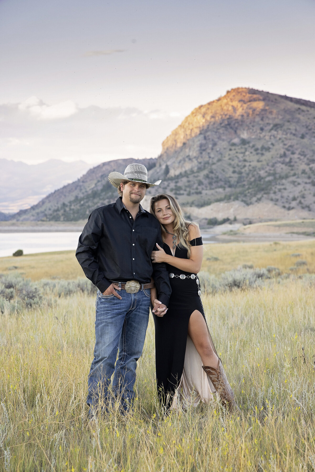 Shanna-Mae-Photography-Montana-Photographer-Engagement-Couples-Classy-Western-Mountains-Sunset-Ennis-Bozeman-007