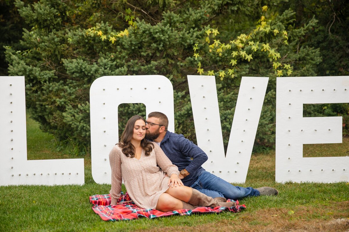 Courtney & Justin Engagement Photo - DVX20607_