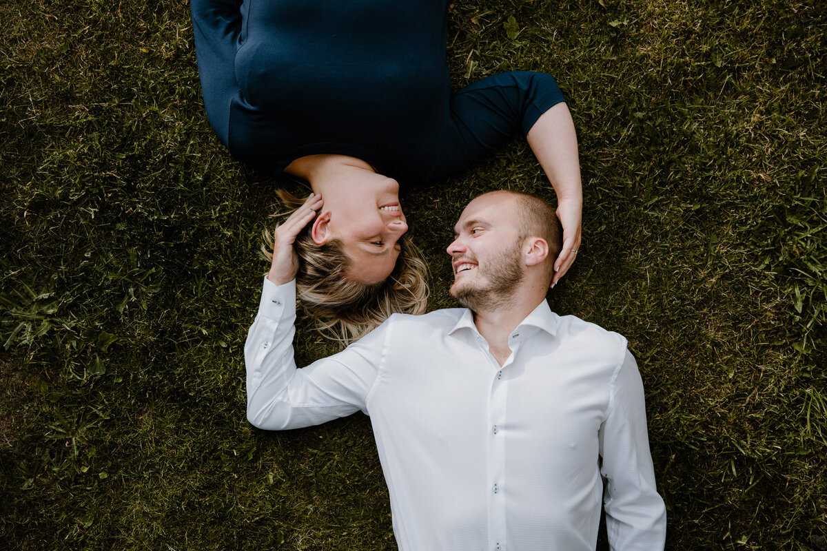 forlovelse_parfoto_charlottechristensen_jæren_Nærbø_hågamleprestegård-04