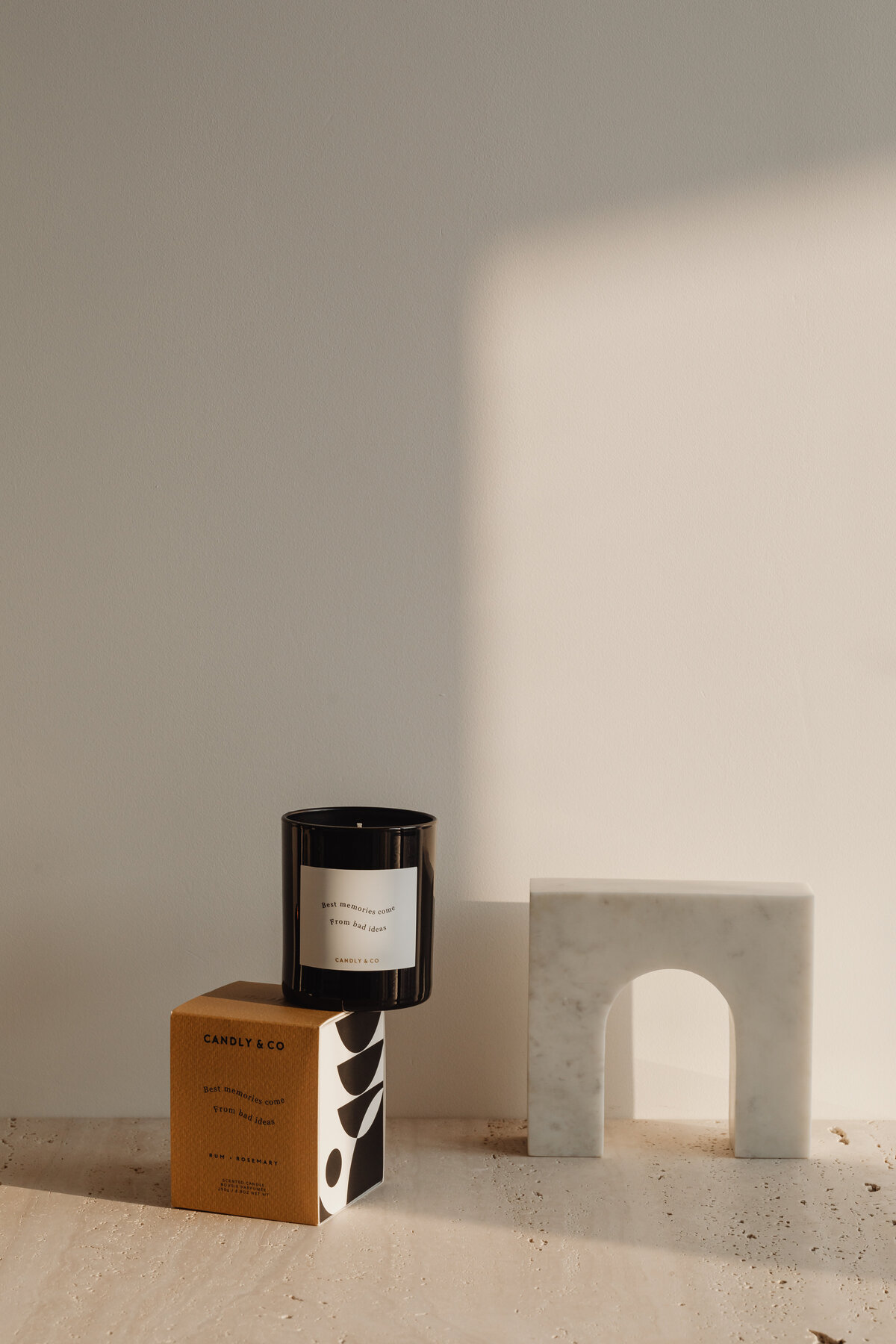 kaboompics_product-photography-candles-and-diffuser-fragrances-branding-packaging-29014