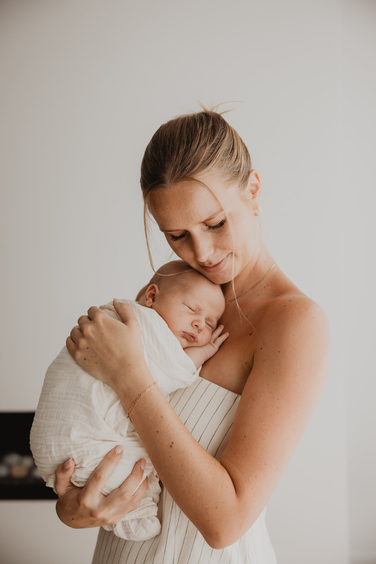 lauren-gray-sydney-newborn-photographer-240208-0030