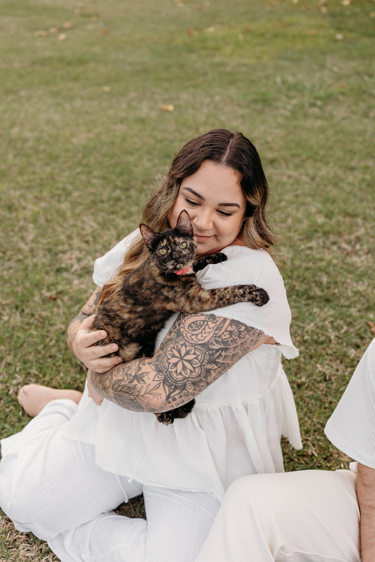 kualoa-beach-park-couples-photoshoot-with-cats-37