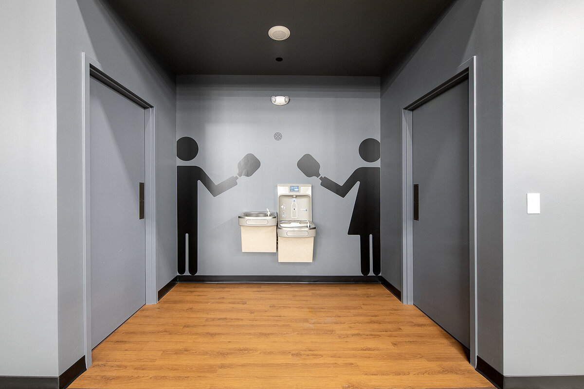 pickleball-restroom-graphic-design-wall