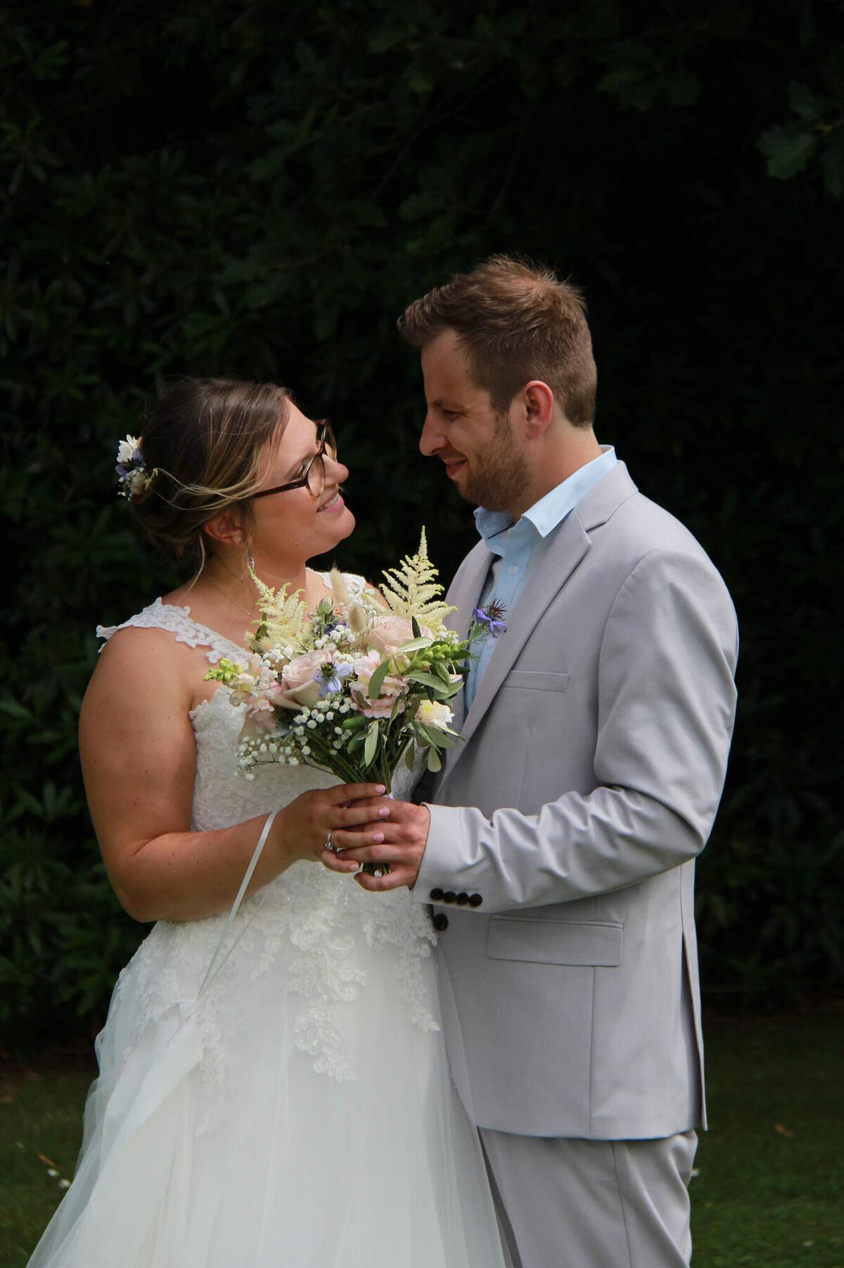 Bruidsboeket romantisch met pastel kleuren