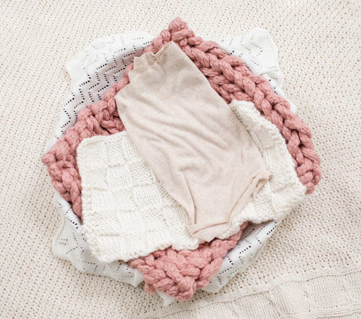 Newborn Props set-up including basket, blanket & wraps by laure photography | 01