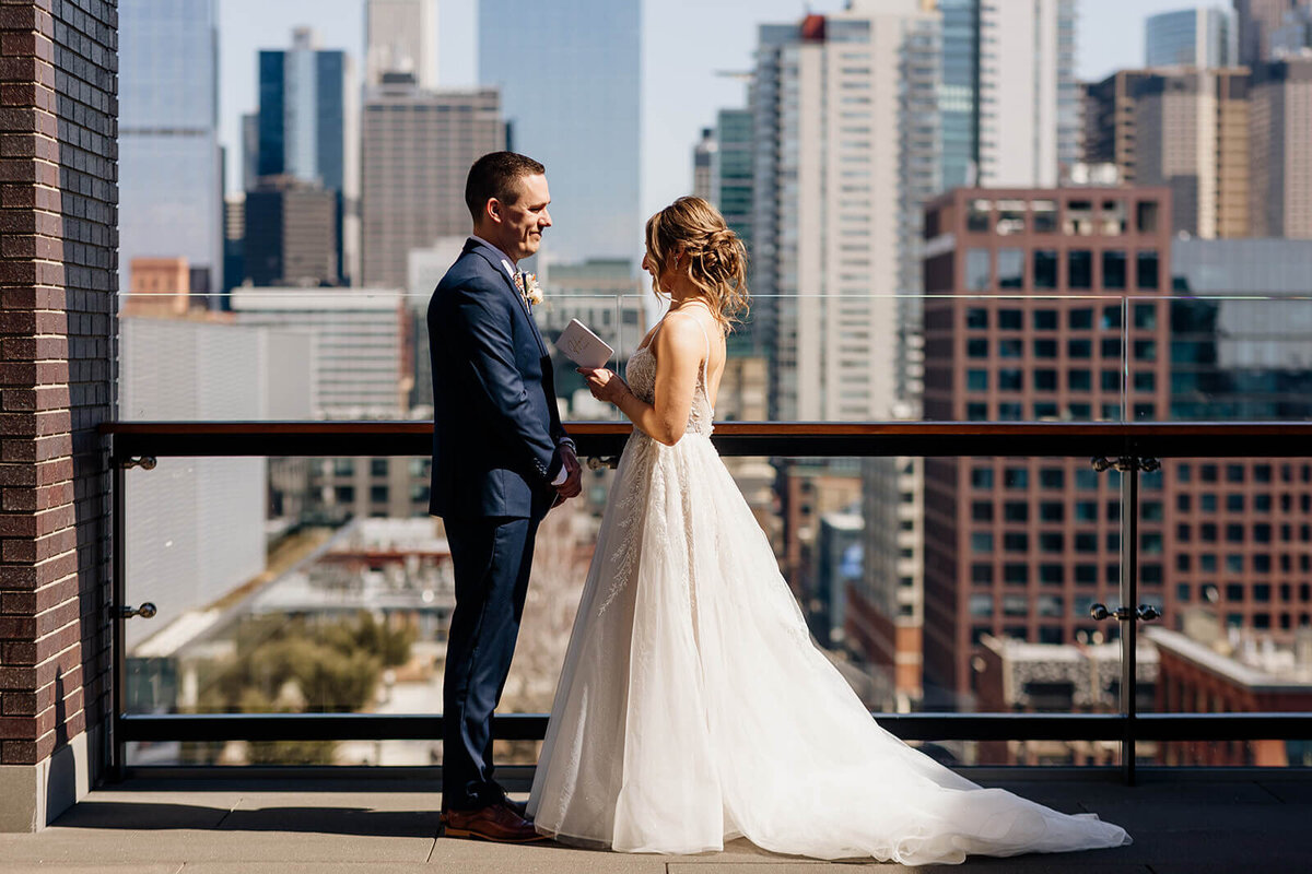 city-view-lofts-modern-downtown-chicago-wedding-021