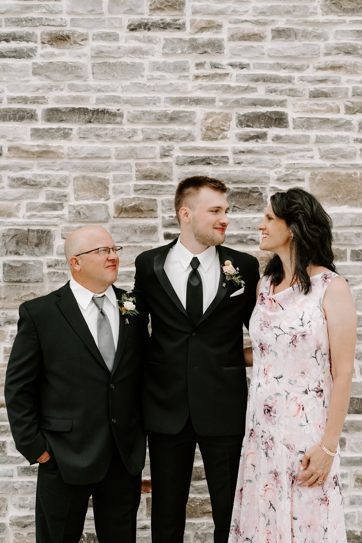 kraber-the-gathering-grounds-iowa-wedding-79