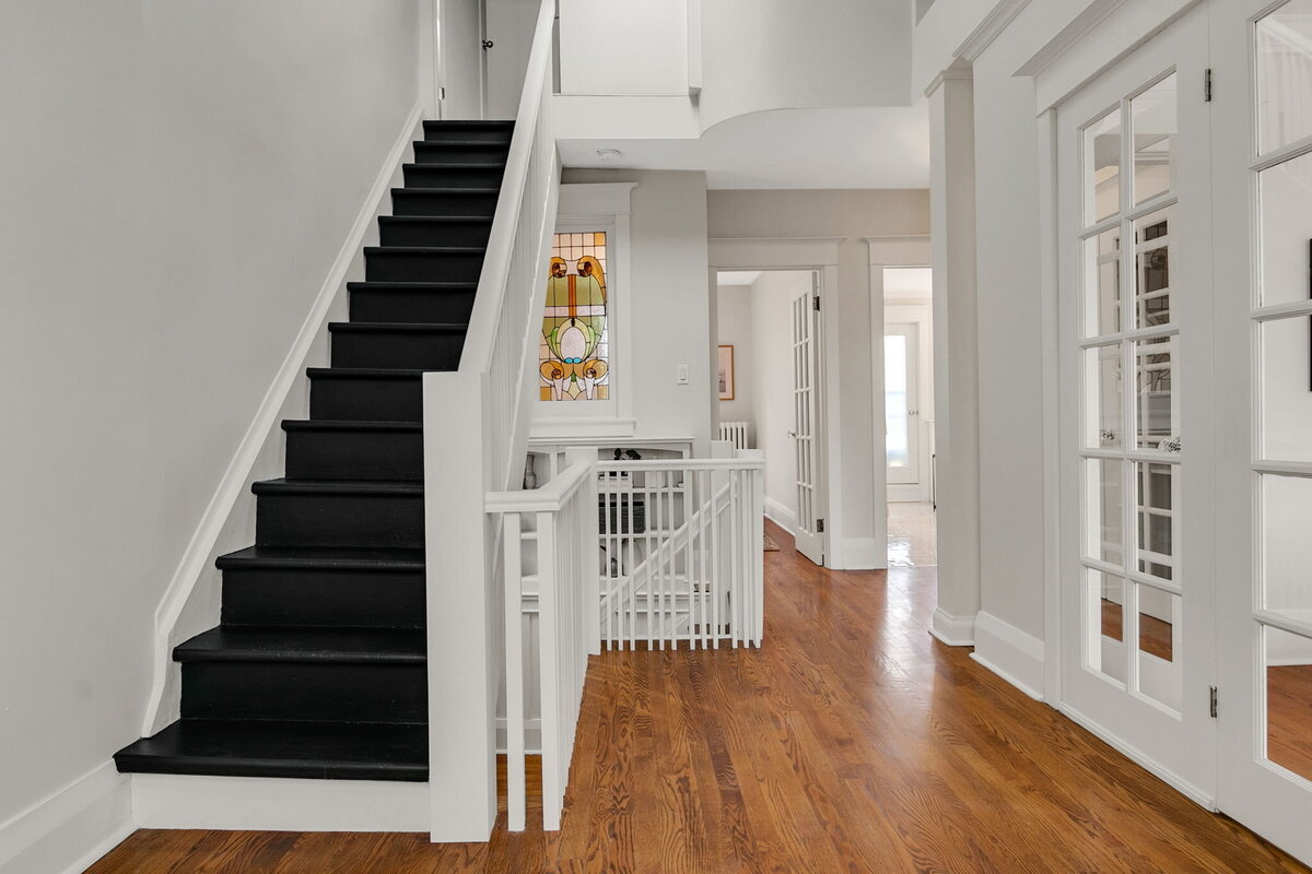 33-web-or-mls-23_004_Upper Hallway