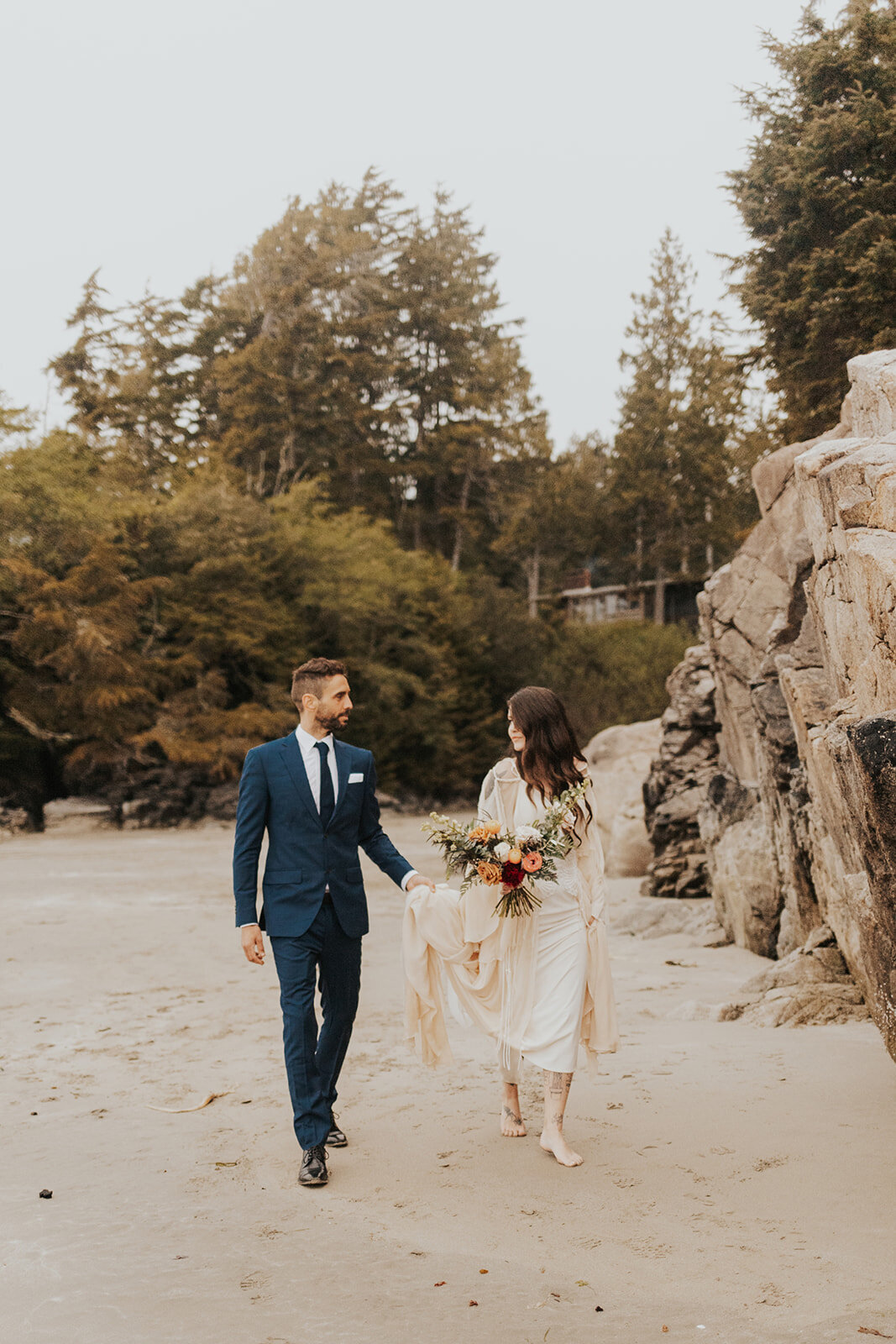 Photos by Canadian wedding and elopement photographer Sarah Rolles Photography