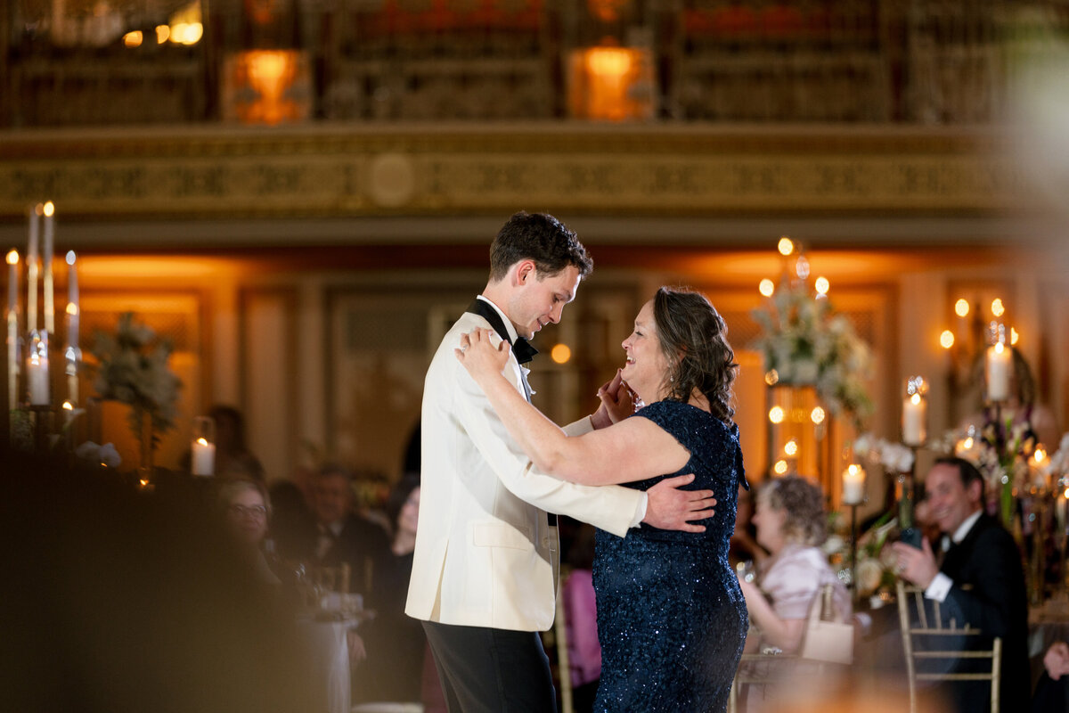 Berlez-Aspen-Avenue-Chicago-Wedding-Photographer-Palmer-House-Celebrate-Planning-Yanni-Design-Dimitra-Shannon-O'Brien-Magazine-Editorial-259