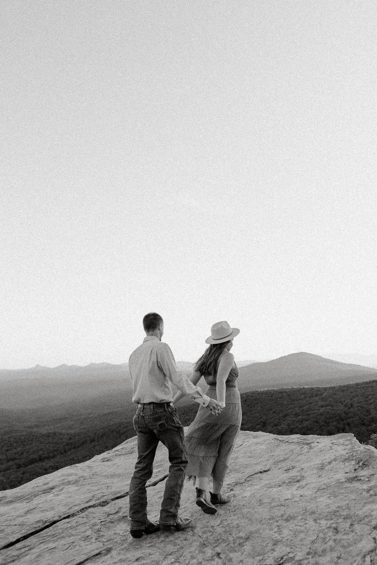 blue-ridge-mountains-couple